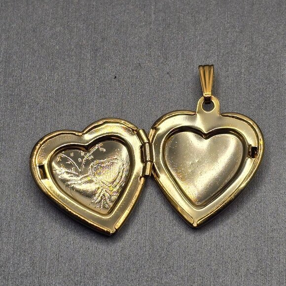 VTG Gold Tone Double Heart Locket Pendant Etched Design 1" Keepsake - Picture 4 of 5